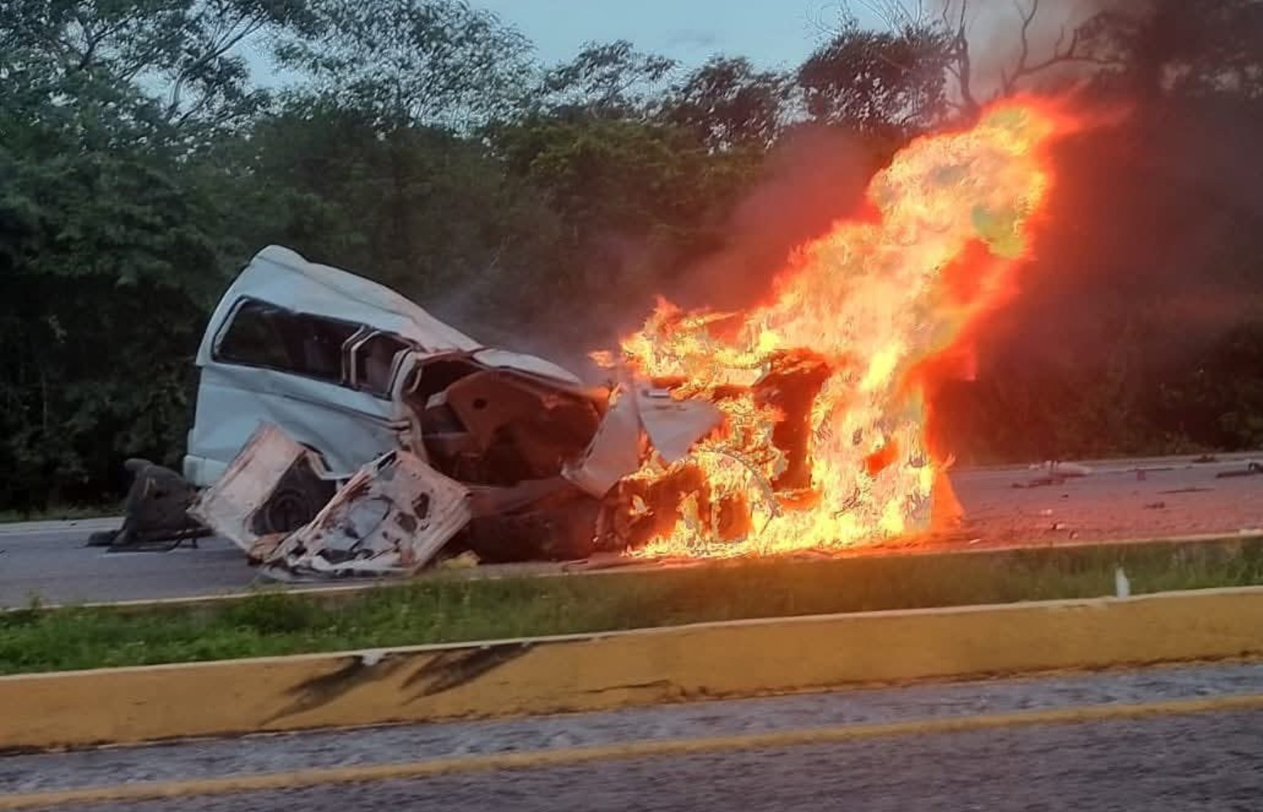 Sube a 16 la cifra de muertos por choque múltiple en Yucatán - accidente-carretera-merida-campeche-15-muertos-1