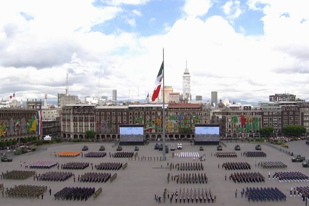 Las mejores fotos del desfile cívico militar por el 215 Aniversario de la Independencia de México - desfile-independencia-mexico-zocalo-2025-1-1024x683