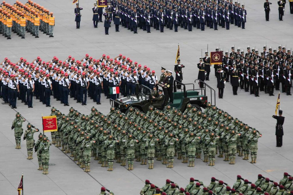 Las mejores fotos del desfile cívico militar por el 215 Aniversario de la Independencia de México - desfile-militar-16-septiembre-independencia-sheinbaum-2025-1024x683