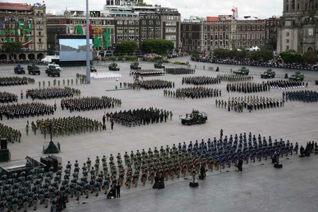 Las mejores fotos del desfile cívico militar por el 215 Aniversario de la Independencia de México - desfile-militar-16-septiembre-independencia-sheinbaum-2025-2-1024x683