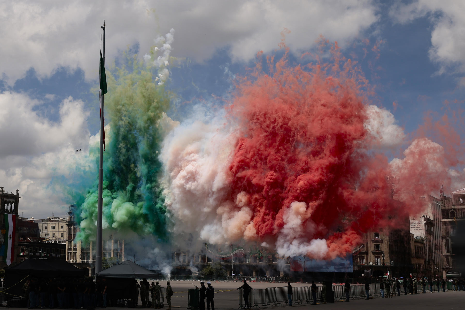 Las mejores fotos del desfile cívico militar por el 215 Aniversario de la Independencia de México