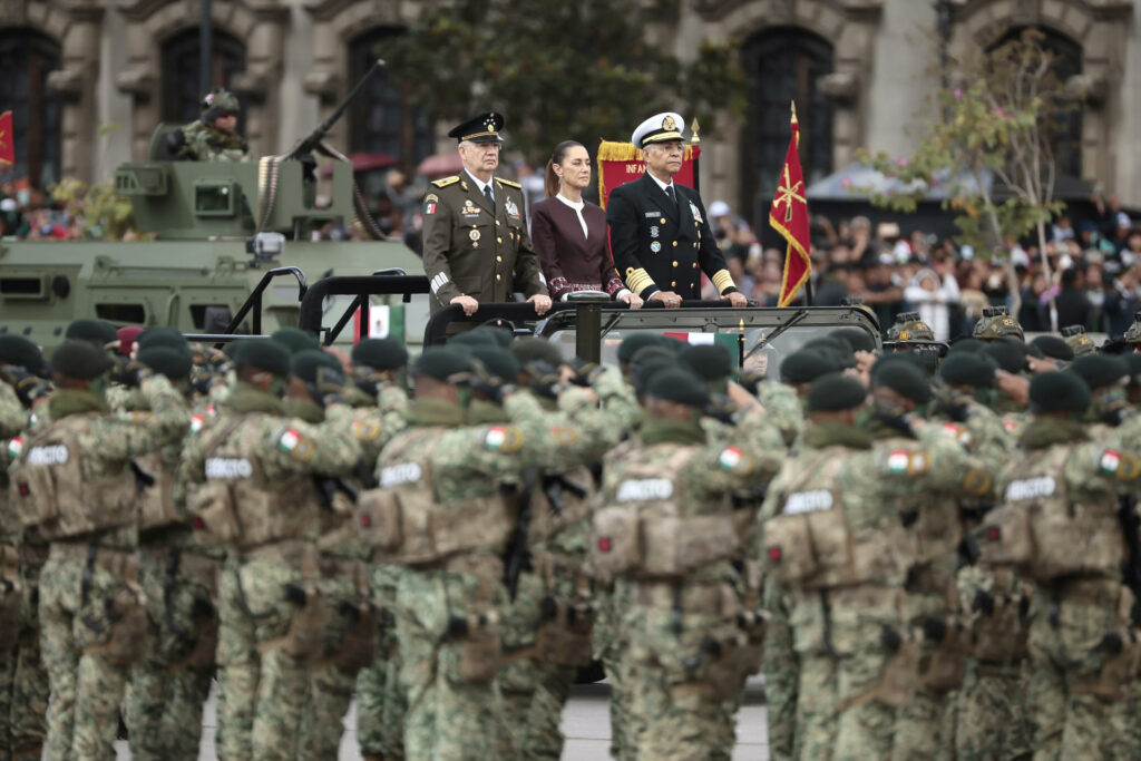 Las mejores fotos del desfile cívico militar por el 215 Aniversario de la Independencia de México - desfile-militar-16-septiembre-independencia-sheinbaum-2025-9-1024x683