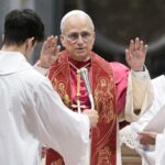 León XIV dice que “la Iglesia se arrodilla” con las víctimas de injusticias y abusos