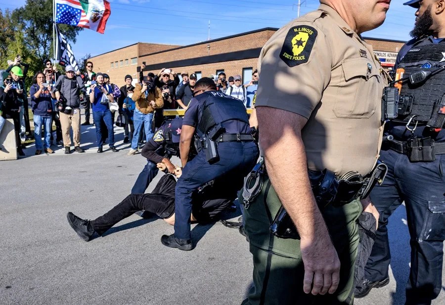 chicago-ice-2-1 El ICE recurrió a tácticas violentas para reprimir la protestas migratorias en Chicago, dice Human Rights Watch