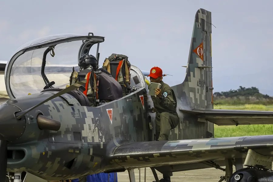 La fuerza aérea de Venezuela celebra una exposición en medio de las tensiones con EE. UU.